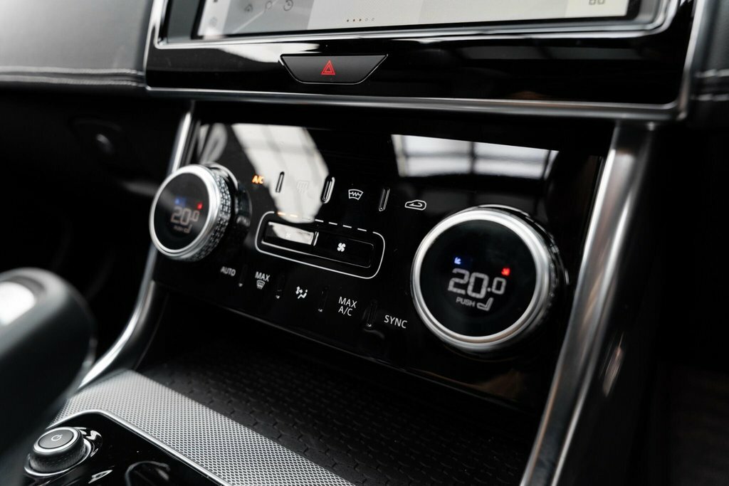 Jaguar XE 2.0 P250 R-dynamic Black Cwvehiclemarketing Black #34