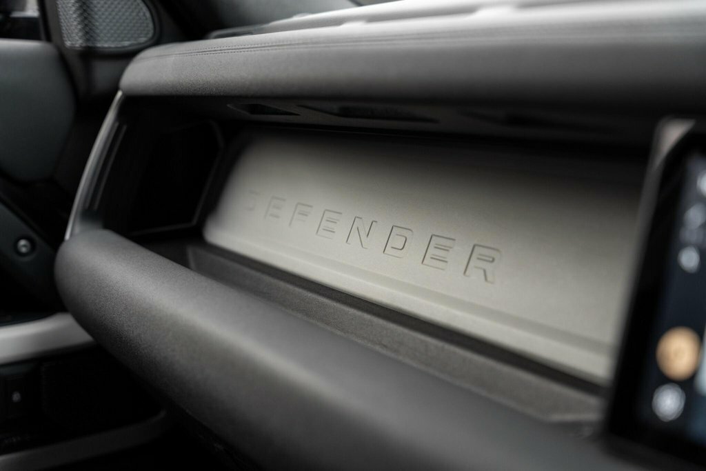 Land Rover Defender 110 Land Rover Estate Special E 3.0 D250 Xs Edition 11 Silver #35