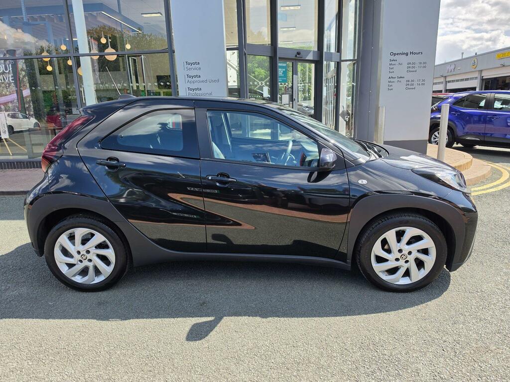 Toyota Aygo X 1.0 Vvt-i Pure DA23FNL Black #2