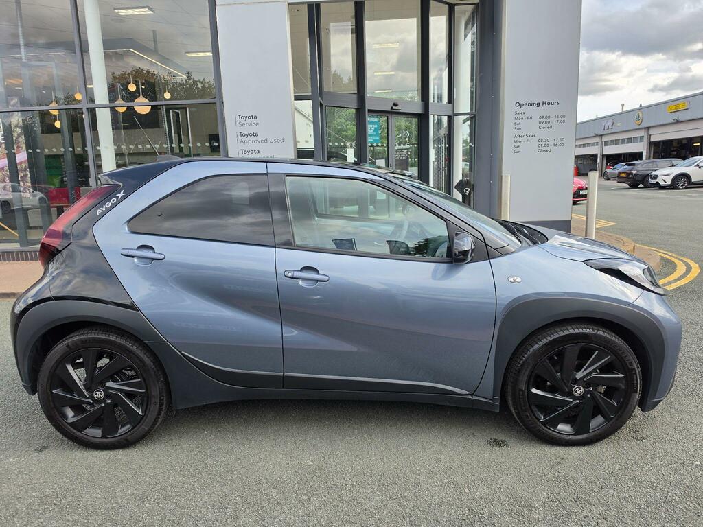 Toyota Aygo X 1.0 Vvt-i Edge Grey #2