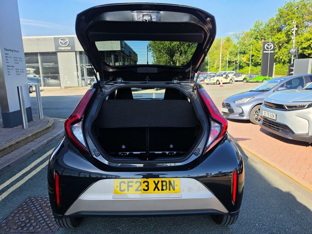 Toyota Aygo X 1.0 Vvt-i Edge Beige #5