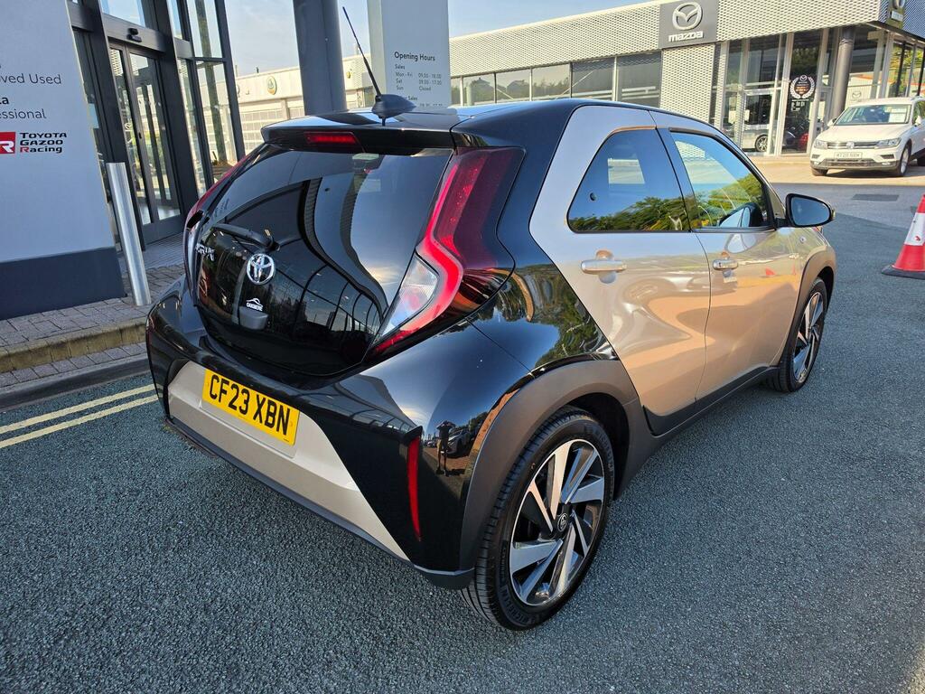 Toyota Aygo X 1.0 Vvt-i Edge Beige #3