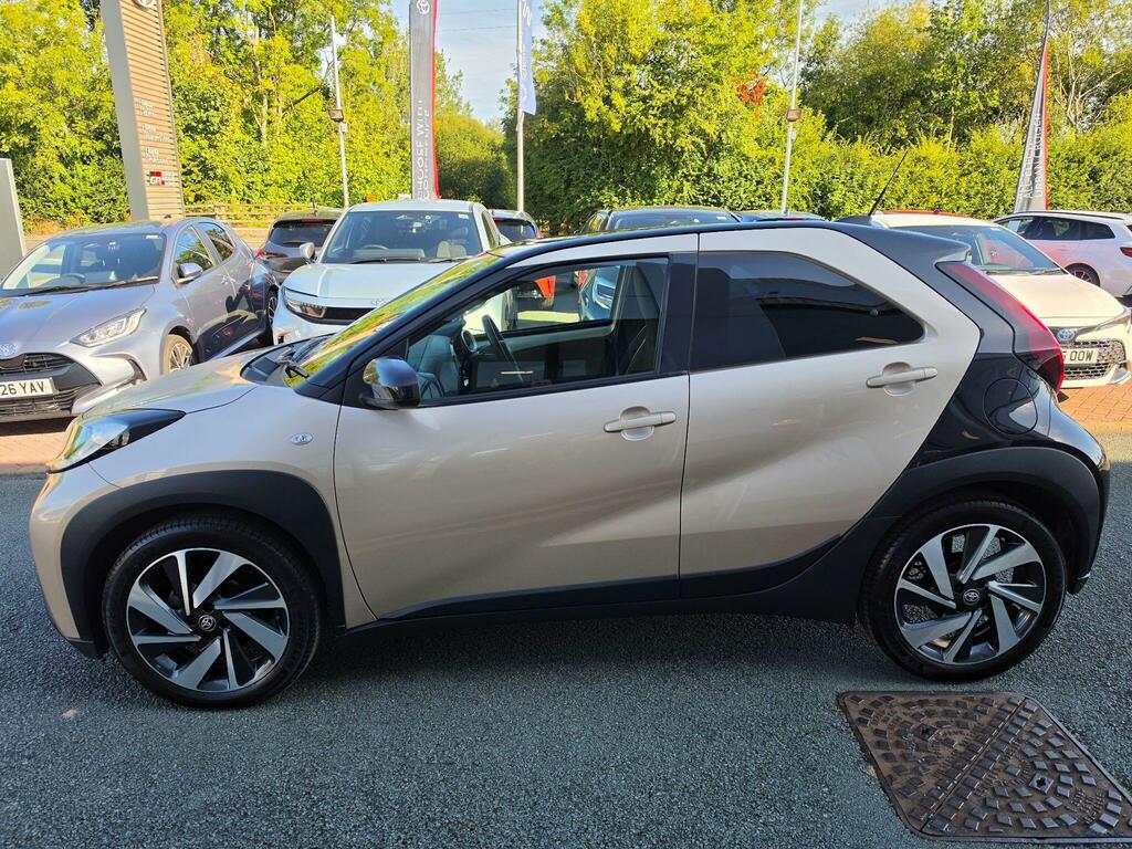 Toyota Aygo X 1.0 Vvt-i Edge Beige #4