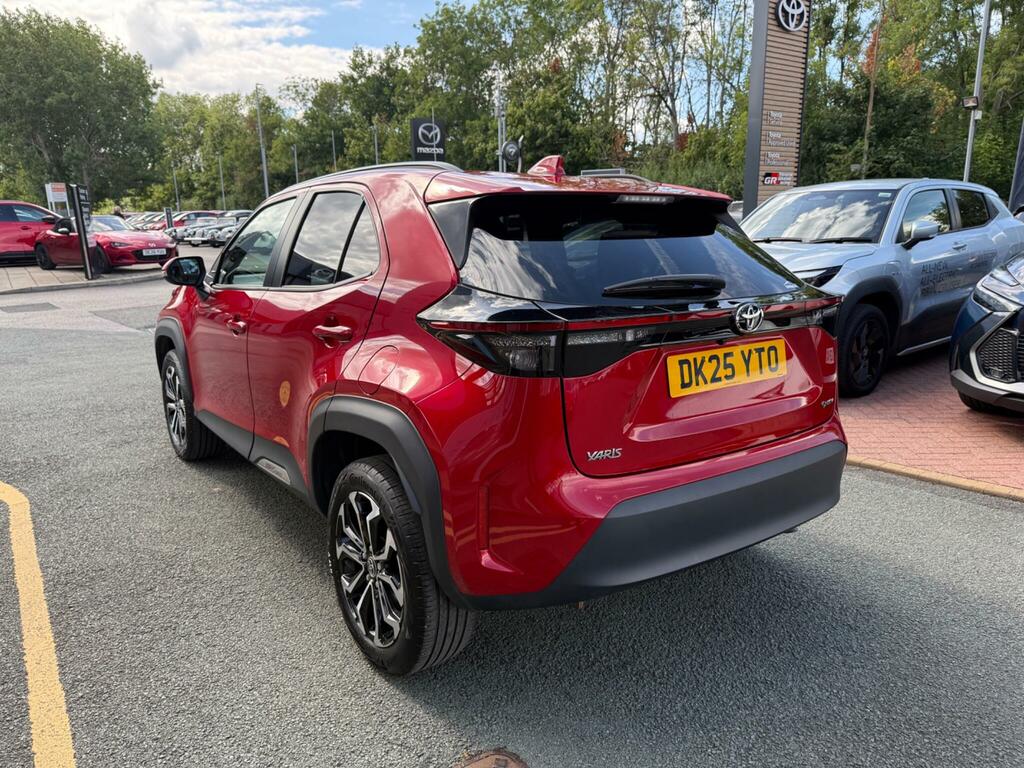 Toyota Yaris Cross 1.5 Hybrid Design Cvt Red #3