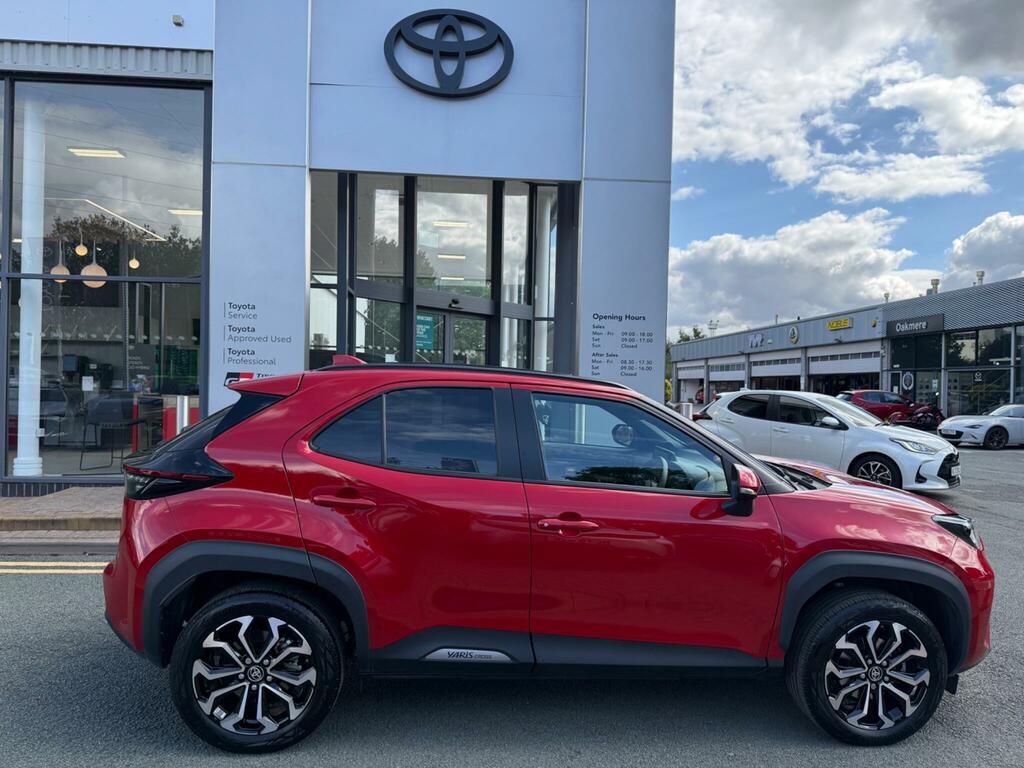 Toyota Yaris Cross 1.5 Hybrid Design Cvt Red #2