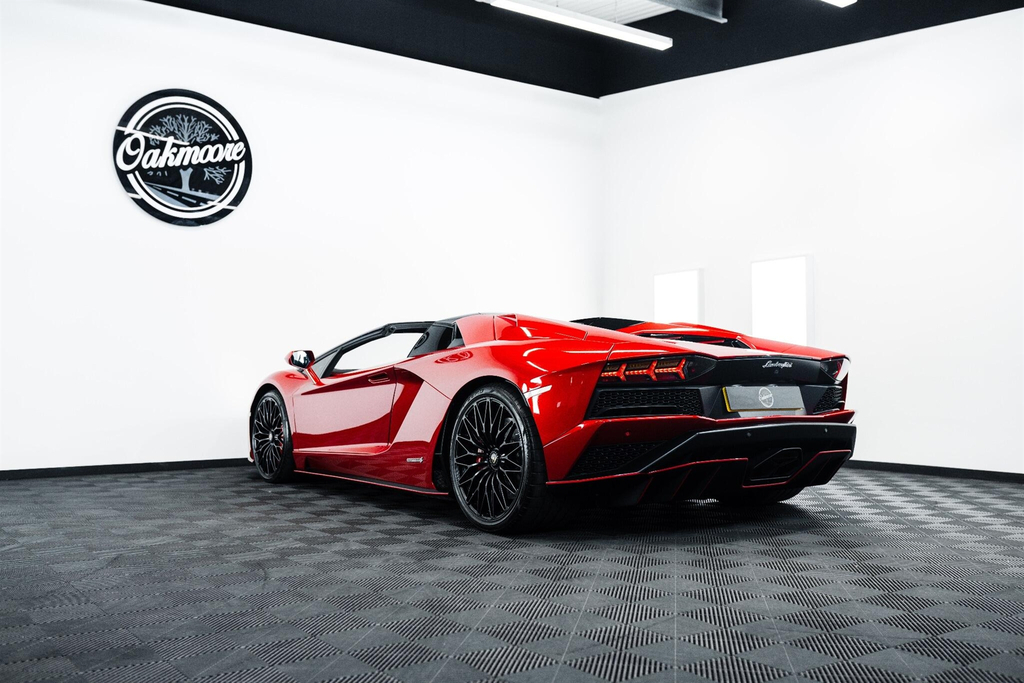 Lamborghini Aventador Convertible Red #5