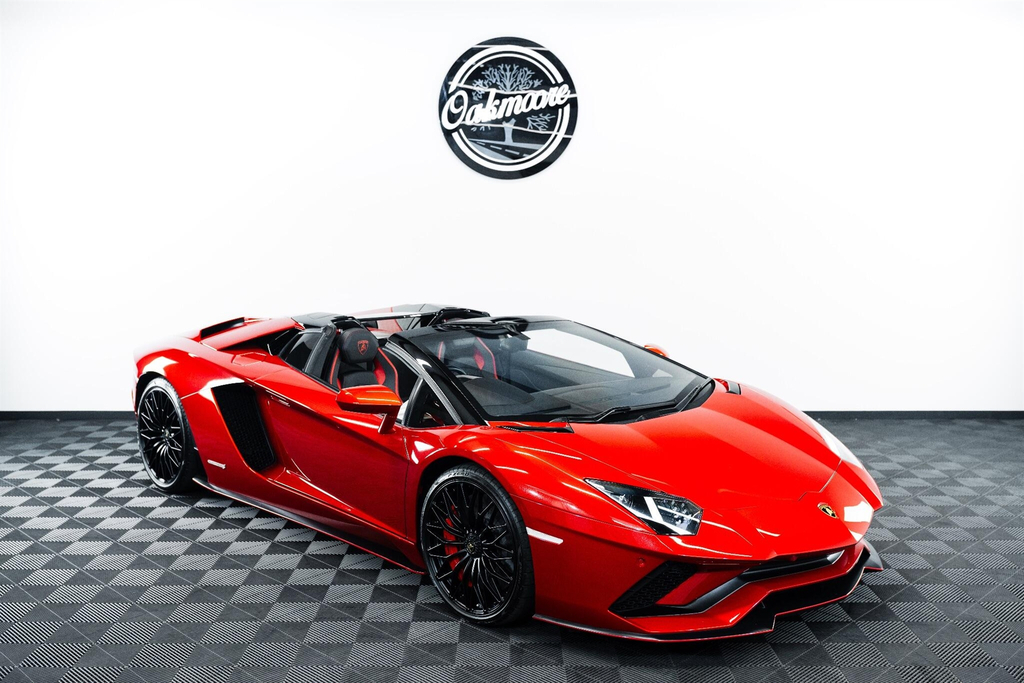 Lamborghini Aventador Convertible Red