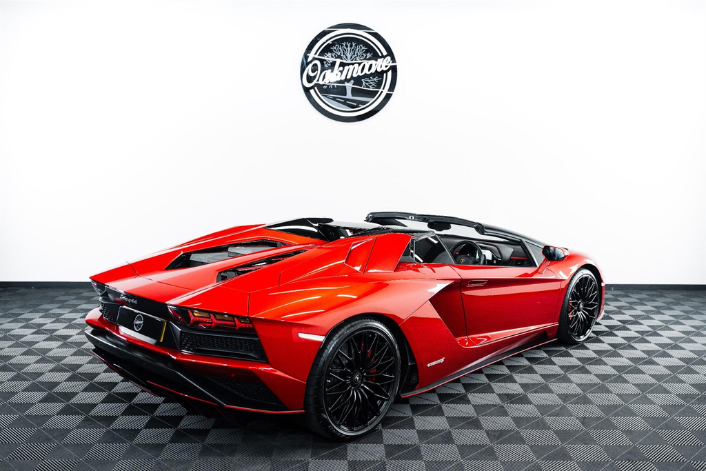 Lamborghini Aventador Convertible Red #4