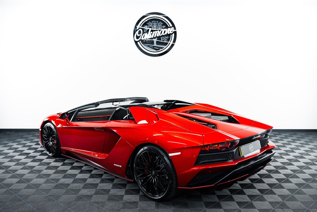 Lamborghini Aventador Convertible Red #3