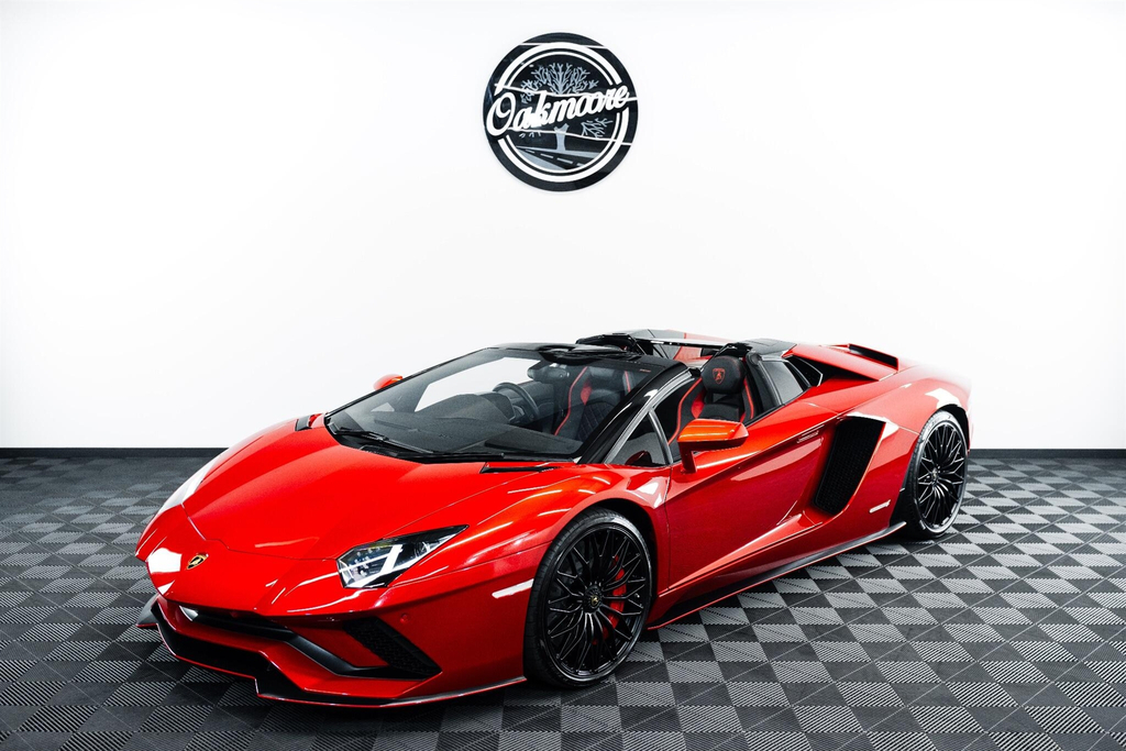 Lamborghini Aventador Convertible Red #2