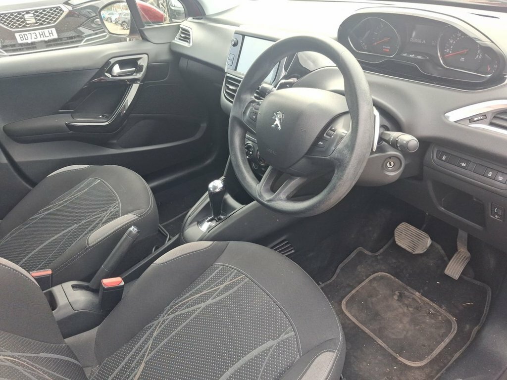 Peugeot 208 1L Active Red #5