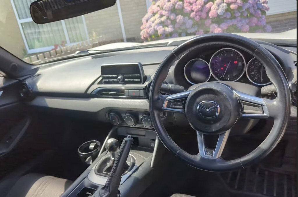 Mazda MX-5 1.5L Se White #4