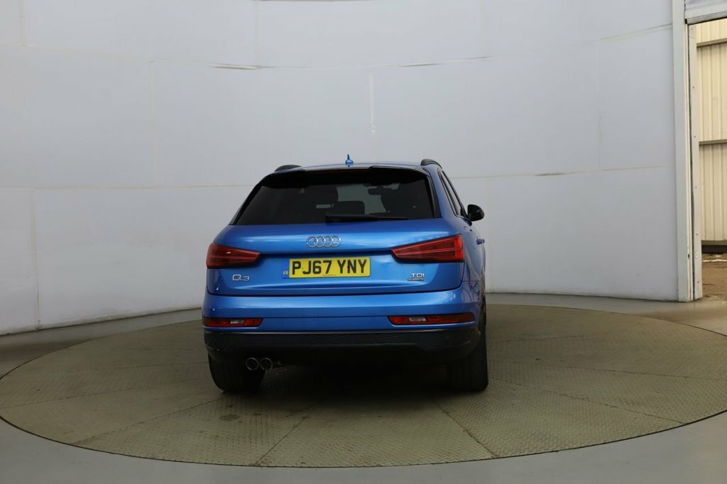 Audi Q3 2L Black Edition Blue #4