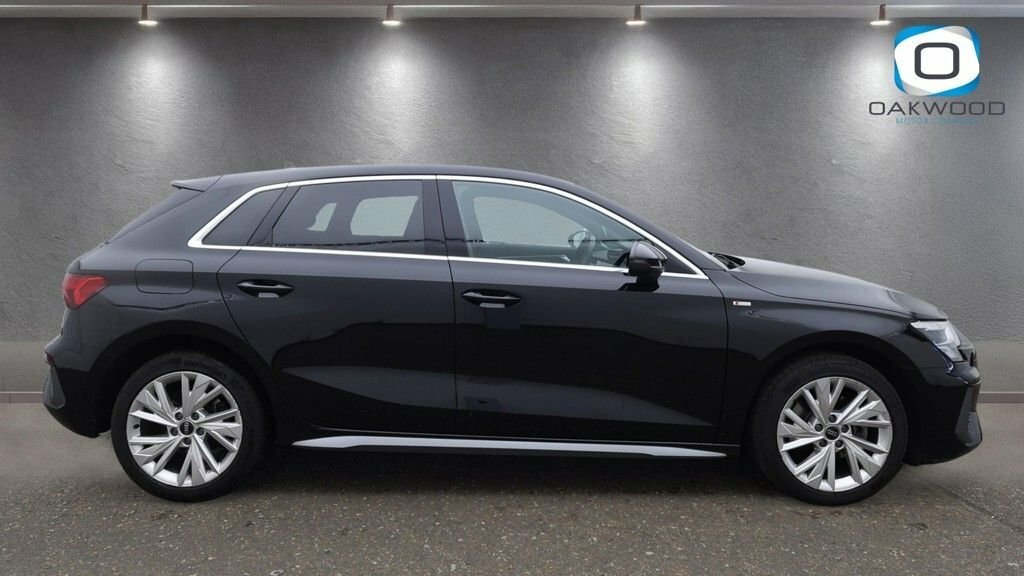 Audi A3 1L S Line Black #5