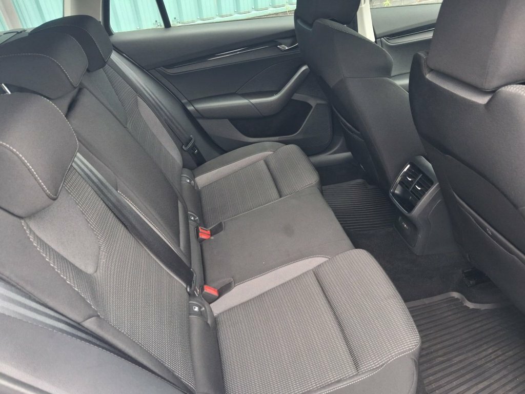 Skoda Octavia 1L Se Technology Silver #6