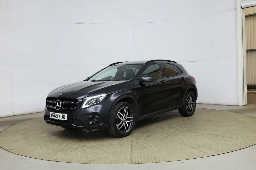 Mercedes-Benz GLA Class 1.6L Urban Edition Black #3