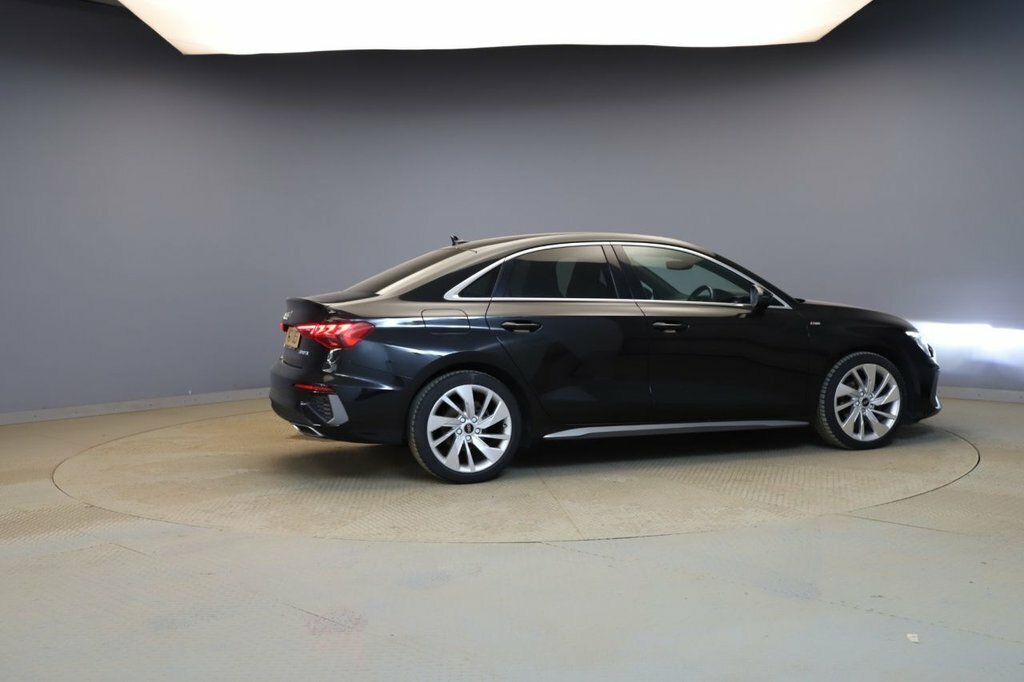Audi A3 1L S Line Black #4