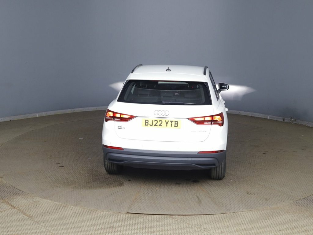 Audi Q3 1.4L Technik White #4