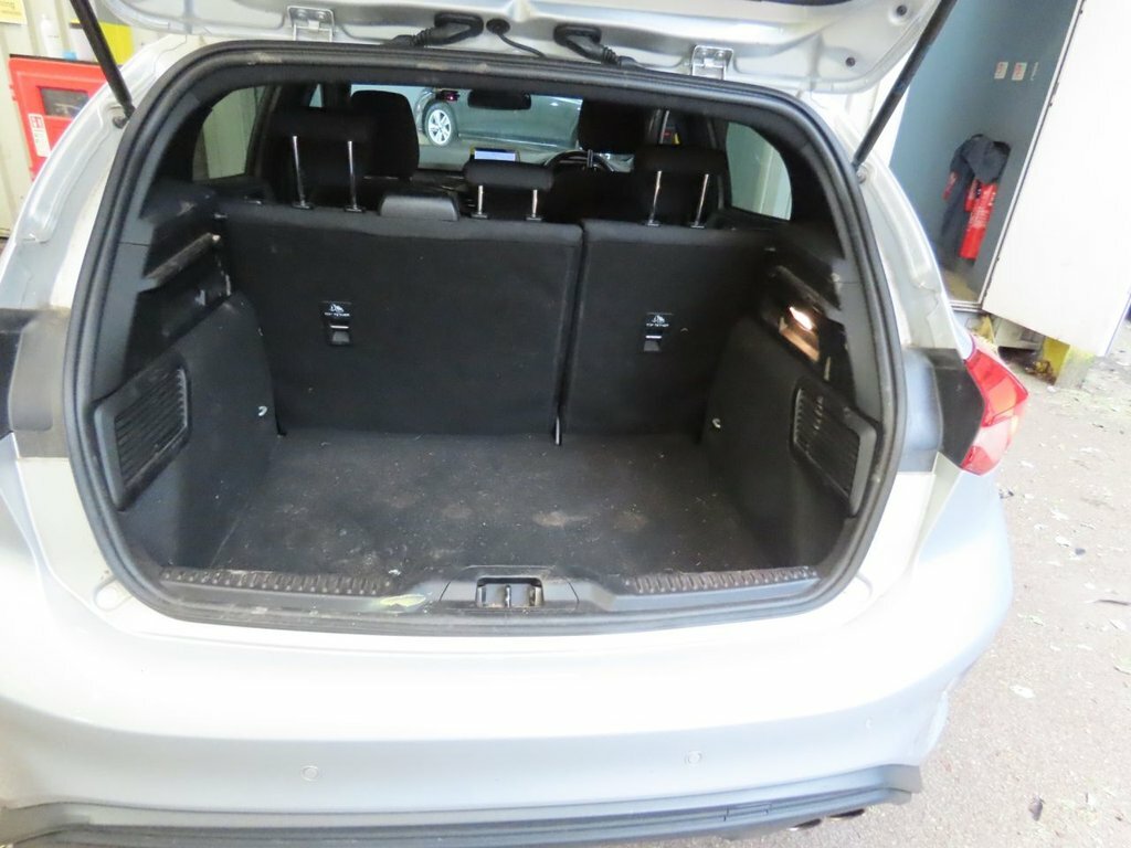 Ford Focus Zetec Estate 1.0L Ecoboost 125Ps Fwd 8 Speed White #12