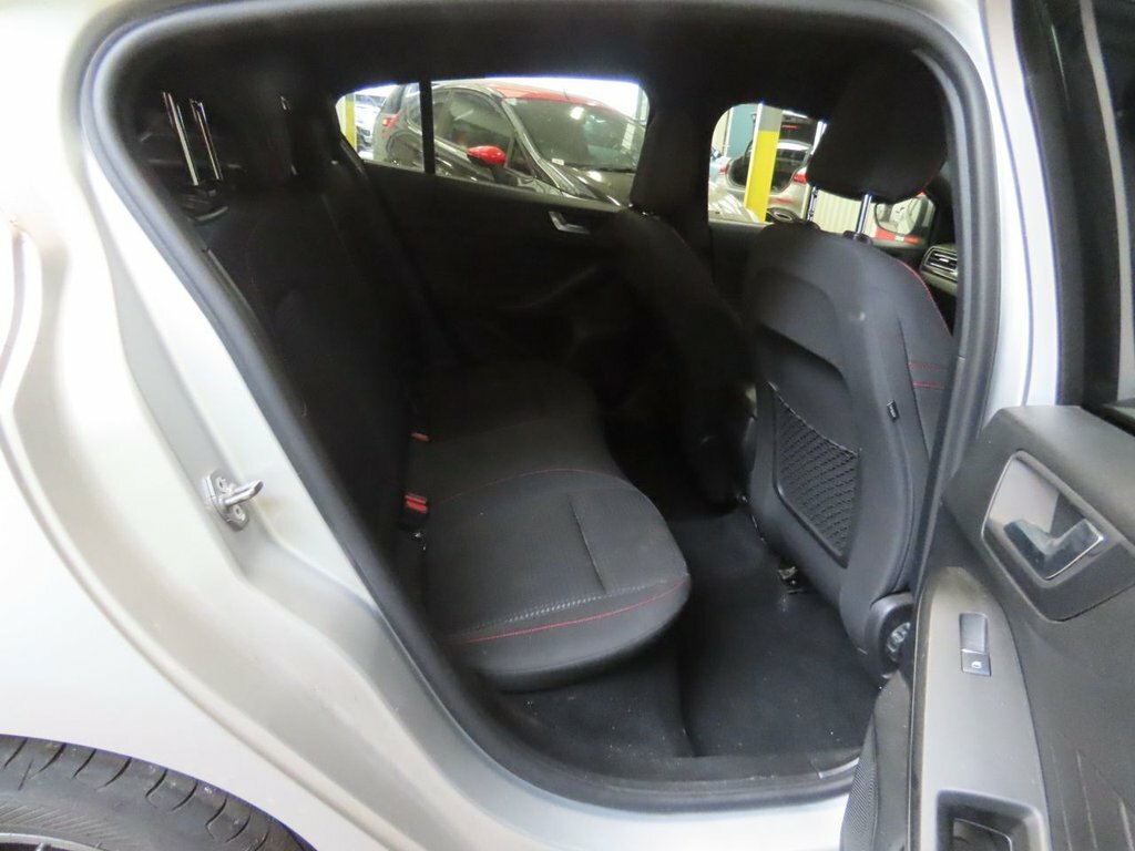 Ford Focus Zetec Estate 1.0L Ecoboost 125Ps Fwd 8 Speed White #11