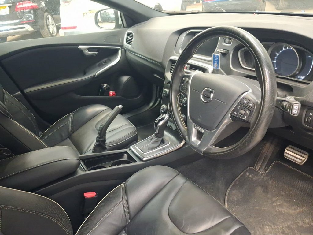 Volvo V40 1.5L R-design Edition Blue #5