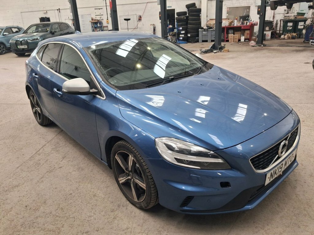 Volvo V40 1.5L R-design Edition Blue