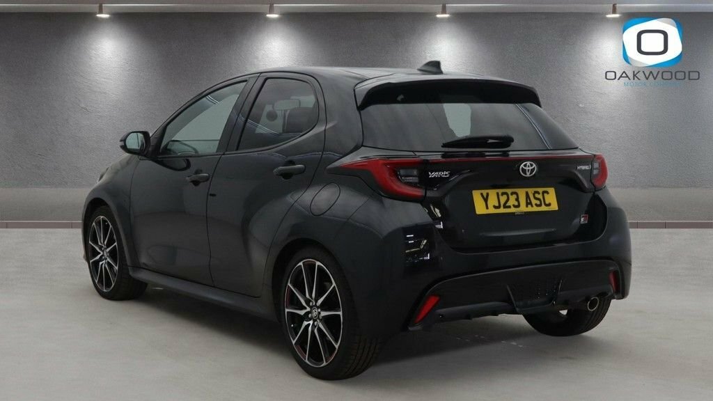 Toyota Yaris 1.5L Gr Sport Black #3