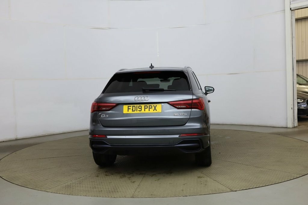 Audi Q3 1.5L S Line Grey #4
