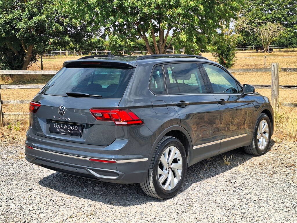Volkswagen Tiguan Suv 2.0 Tdi Life 202222 Grey #3