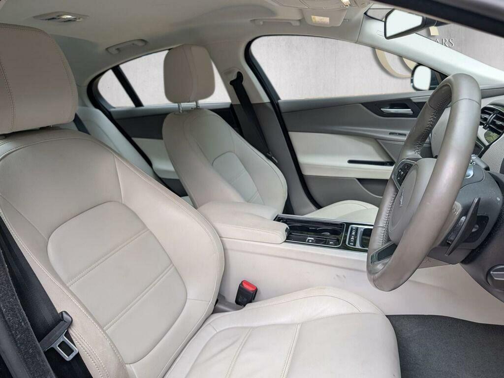 Jaguar XE 2.0I Gpf Prestige Euro 6 Ss Black #4