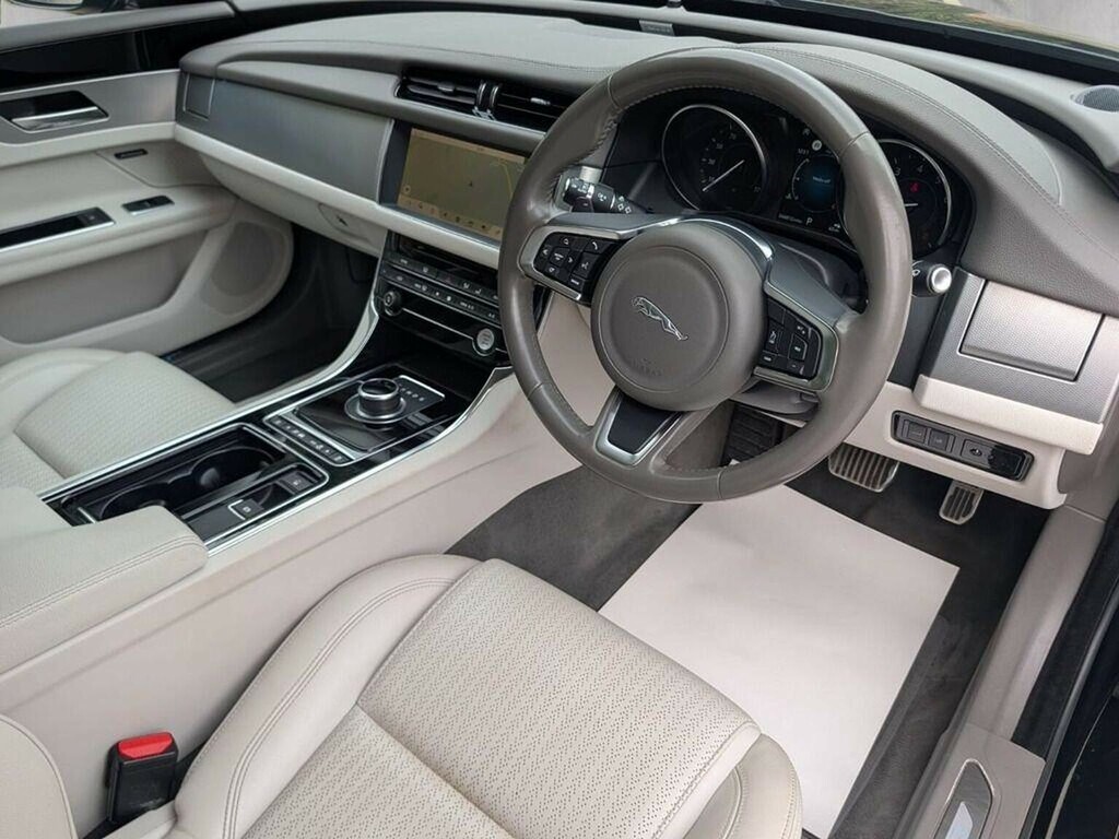 Jaguar XF Saloon 2.0I Prestige Euro 6 Ss 20191 Black #4