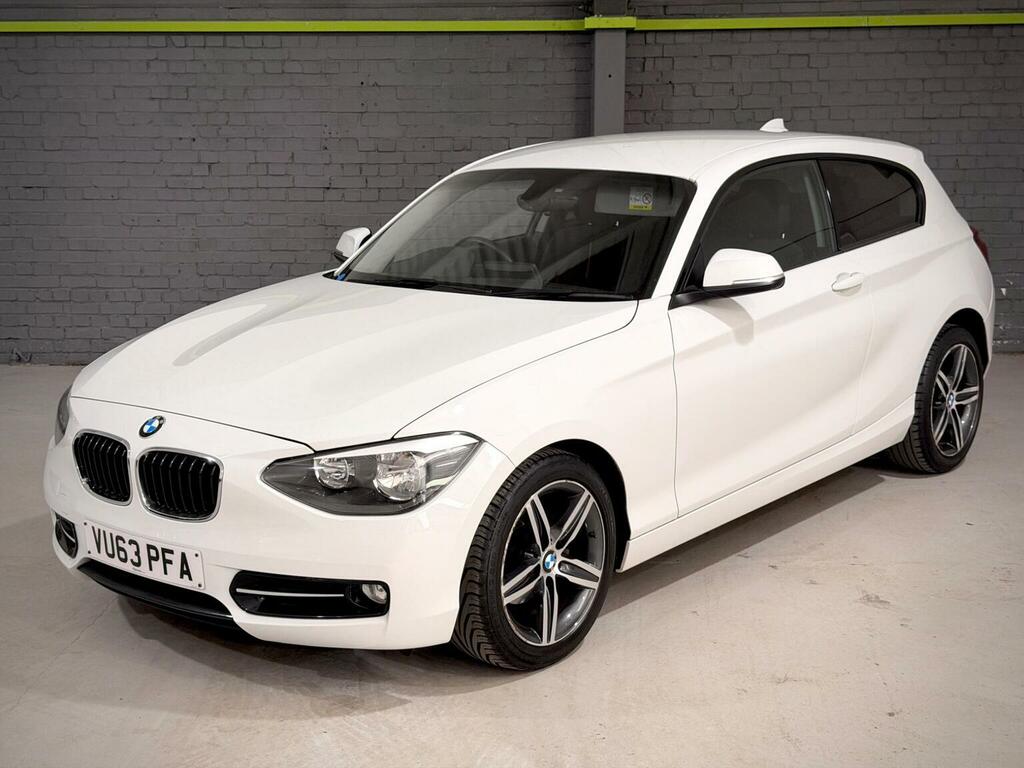 BMW 1 Series 116D Urban 5-Door Black #22