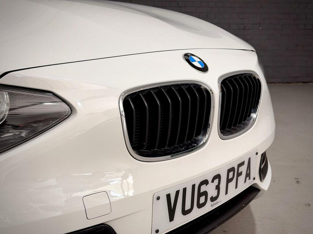 BMW 1 Series 116D Urban 5-Door Black #15