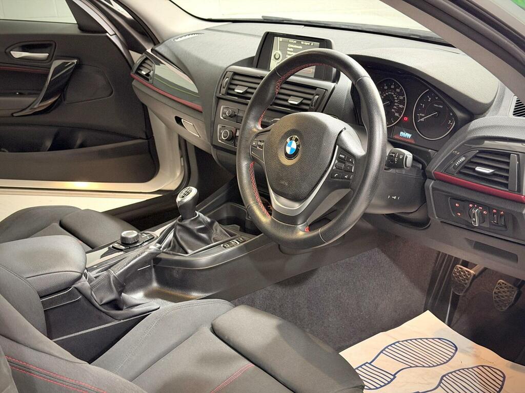 BMW 1 Series 116D Urban 5-Door Black #31