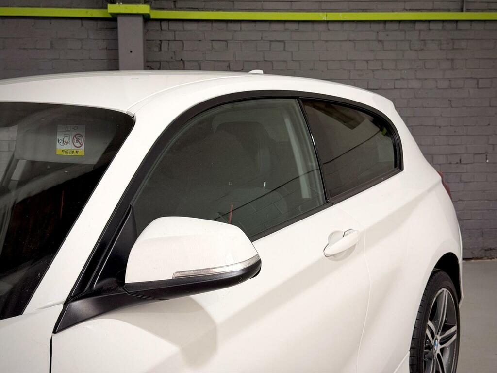 BMW 1 Series 116D Urban 5-Door Black #23