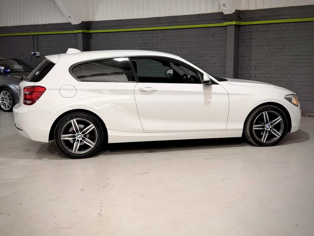 BMW 1 Series 116D Urban 5-Door Black #29