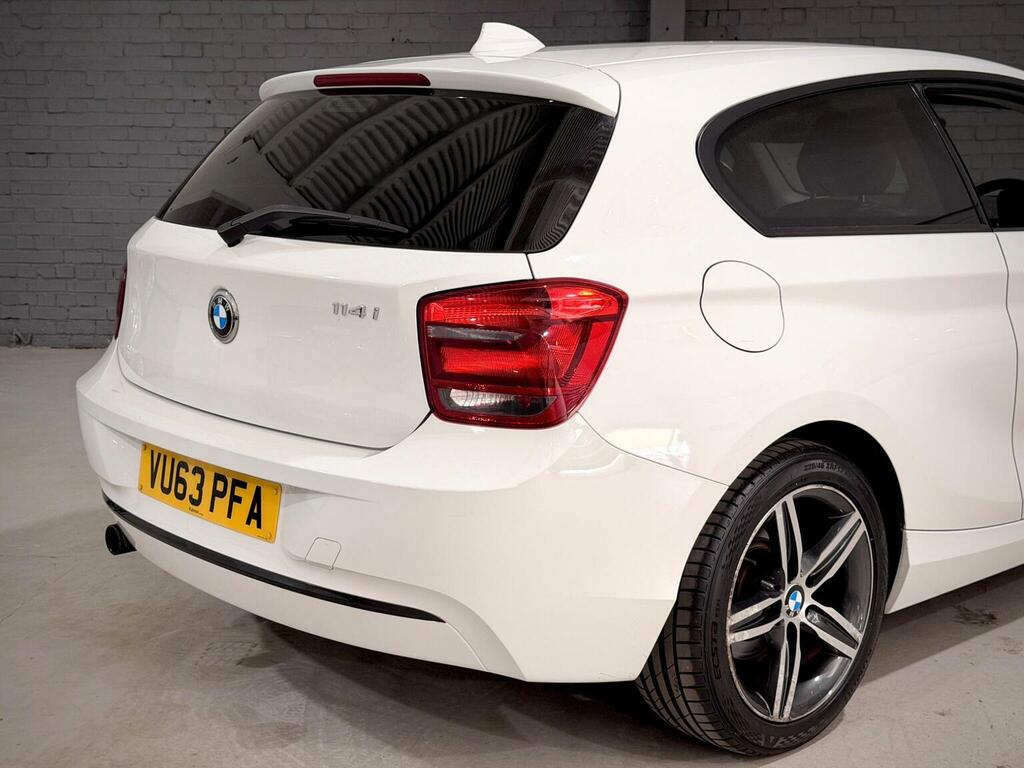 BMW 1 Series 116D Urban 5-Door Black #28