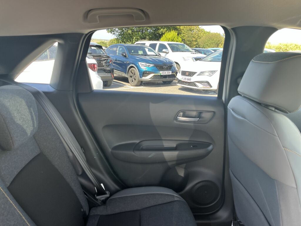 Honda Jazz 1.5 I-mmd Hybrid Advance Ecvt Red #18