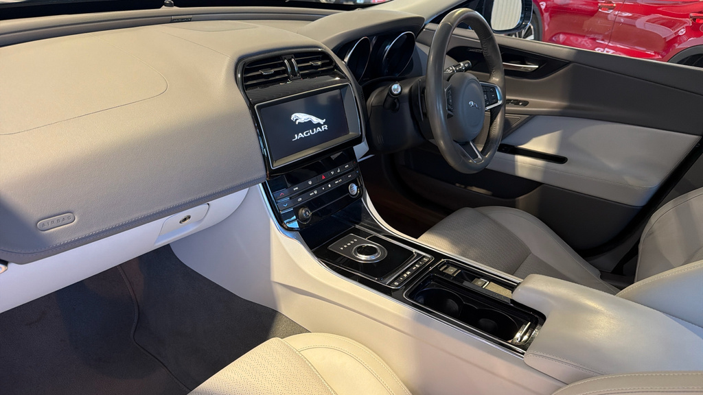 Jaguar XE 2.0D Portfolio Saloon Euro 6 Ss Black #6