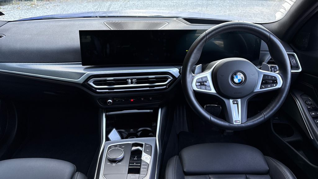 BMW 3 Series Estate Blue #4
