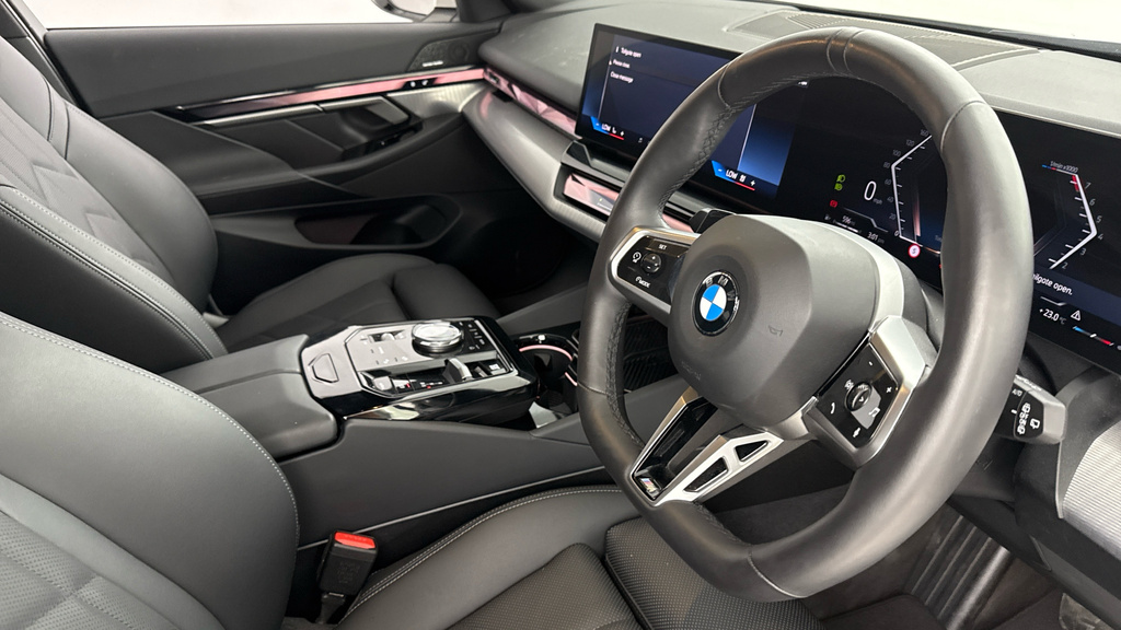 BMW 5 Series Estate White #6