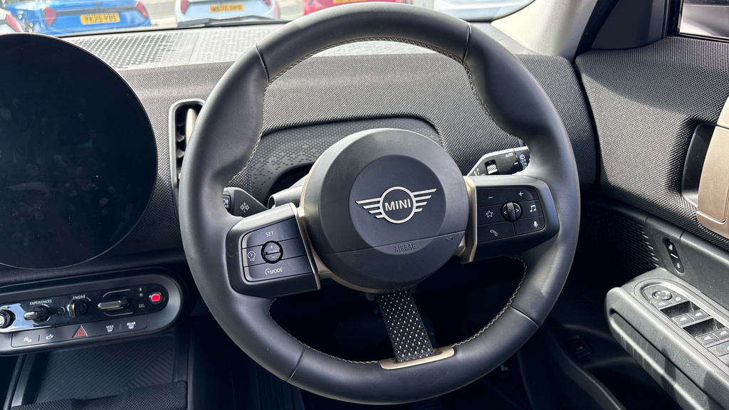 Mini Countryman Petrol YG75KZS White #5