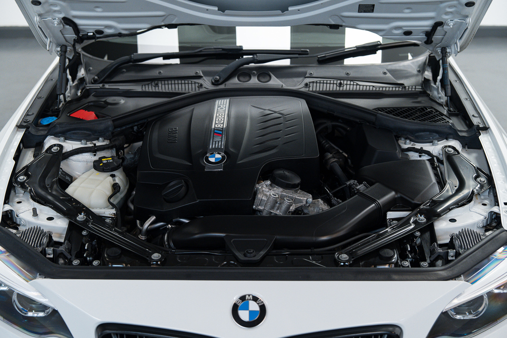 BMW M2 Petrol MJ18OPS White #3