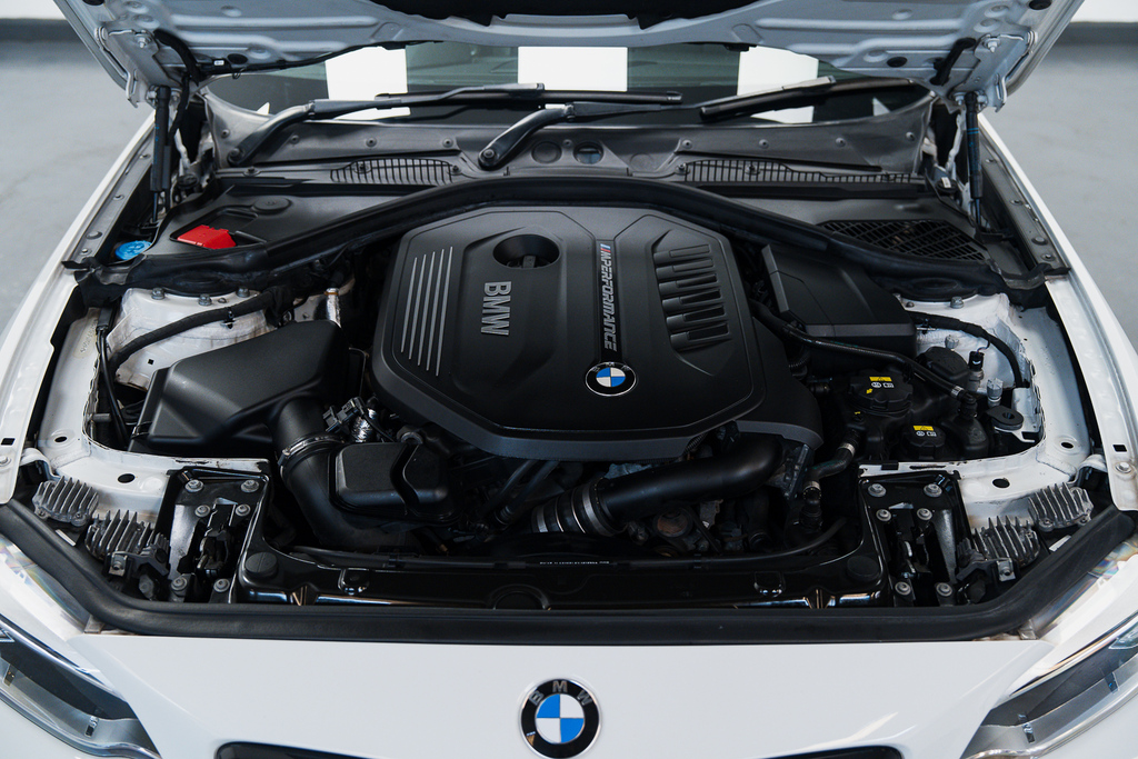 BMW 2 Series Petrol White #3