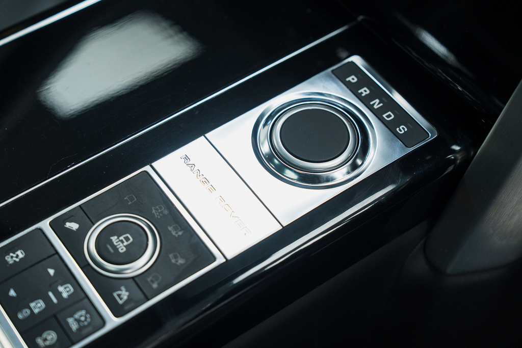 Land Rover Range Rover Sdv8 5-Door Silver #41