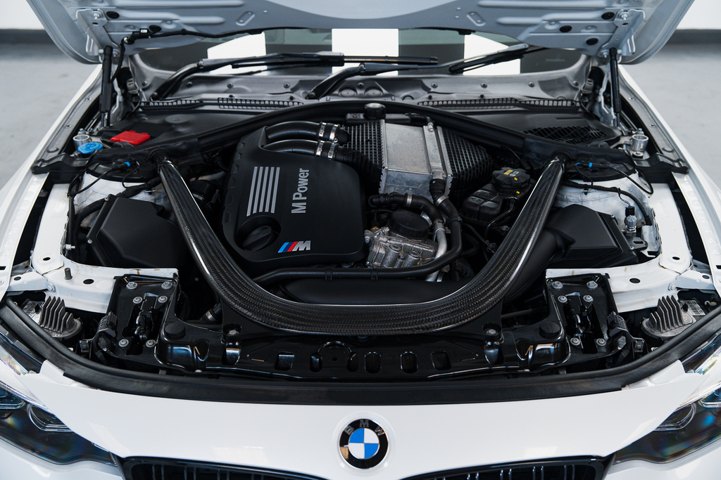 BMW M4 Petrol White #3