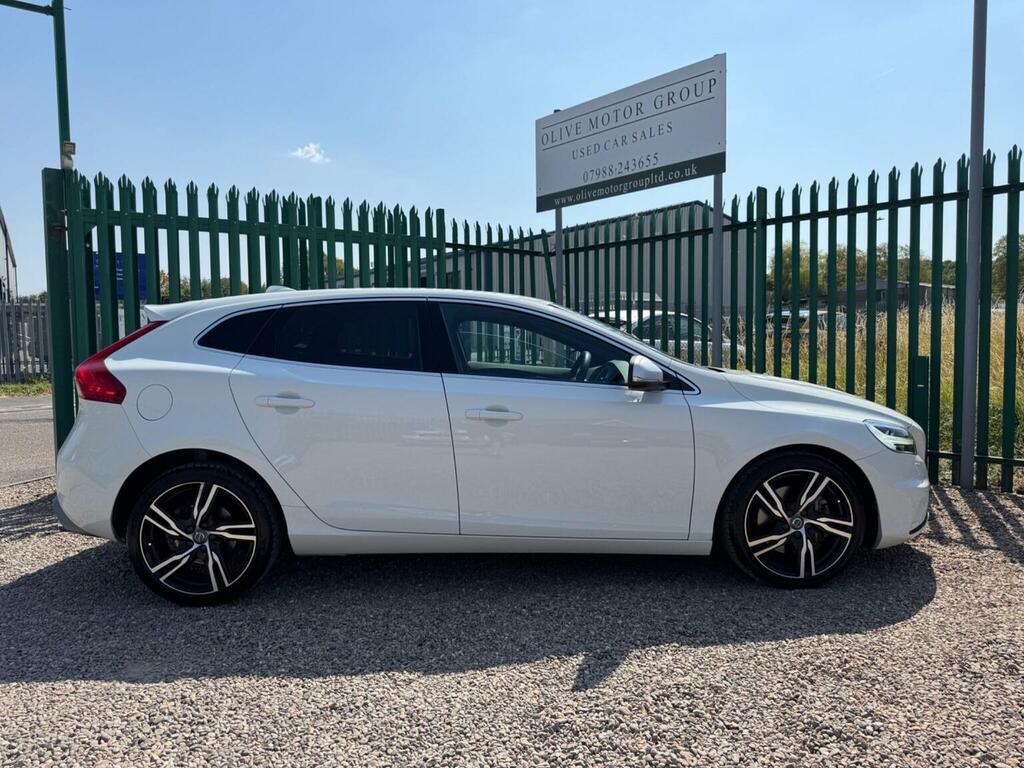 Volvo V40 2.0 D4 R-design Pro Euro 6 Ss White #5