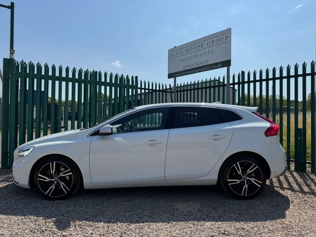 Volvo V40 2.0 D4 R-design Pro Euro 6 Ss White #4