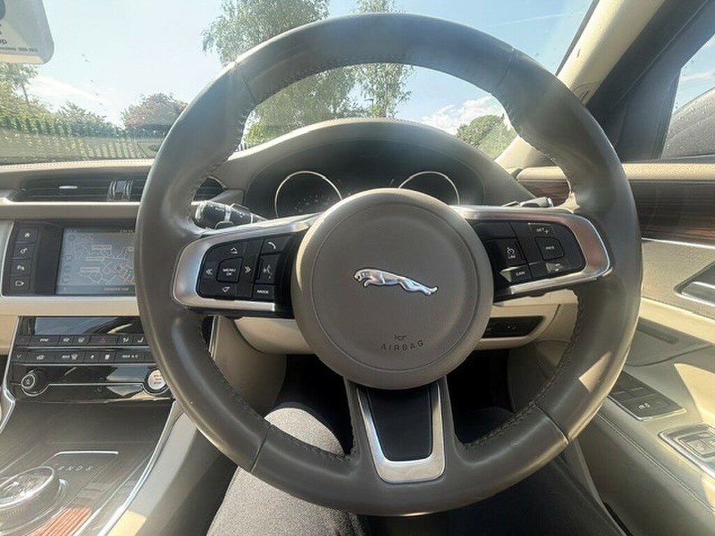 Jaguar XF Saloon 2.0D R-sport Euro 6 Ss 201818 White #13