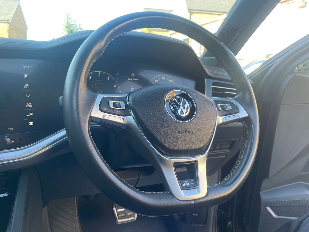 Volkswagen Touareg R-line Tech Black #60